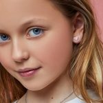 Ασημένια παιδικά σκουλαρίκια Marea με σχέδιο ροζ καρδούλες