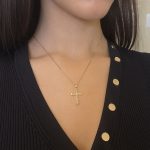 Χρυσός λουστρέ σταυρός Κ14 διακοσμημένος με λευκό ζιργκόν